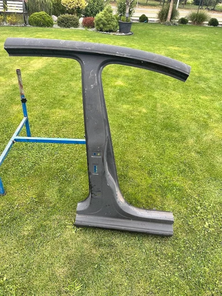 Volkswagen Golf VIII karoseriestolpe höger 5H4809836