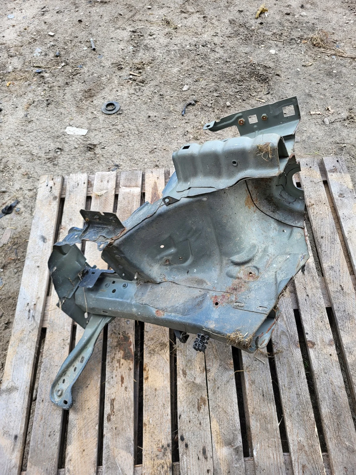 Citroen C3 II Left Front Quarter Panel image 3