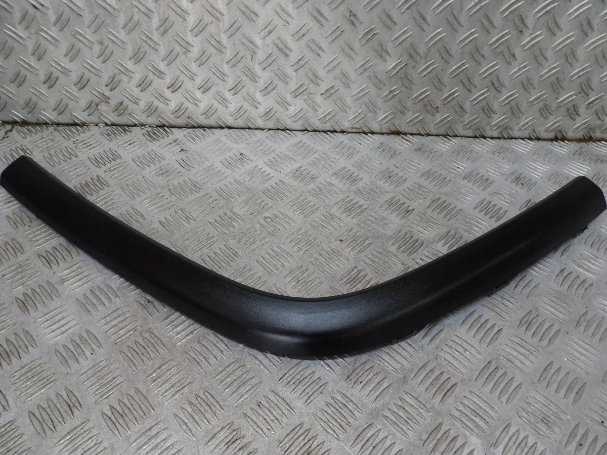 Jeep Grand Cherokee WK2 Moldura Para-lama Traseira Direita Usada