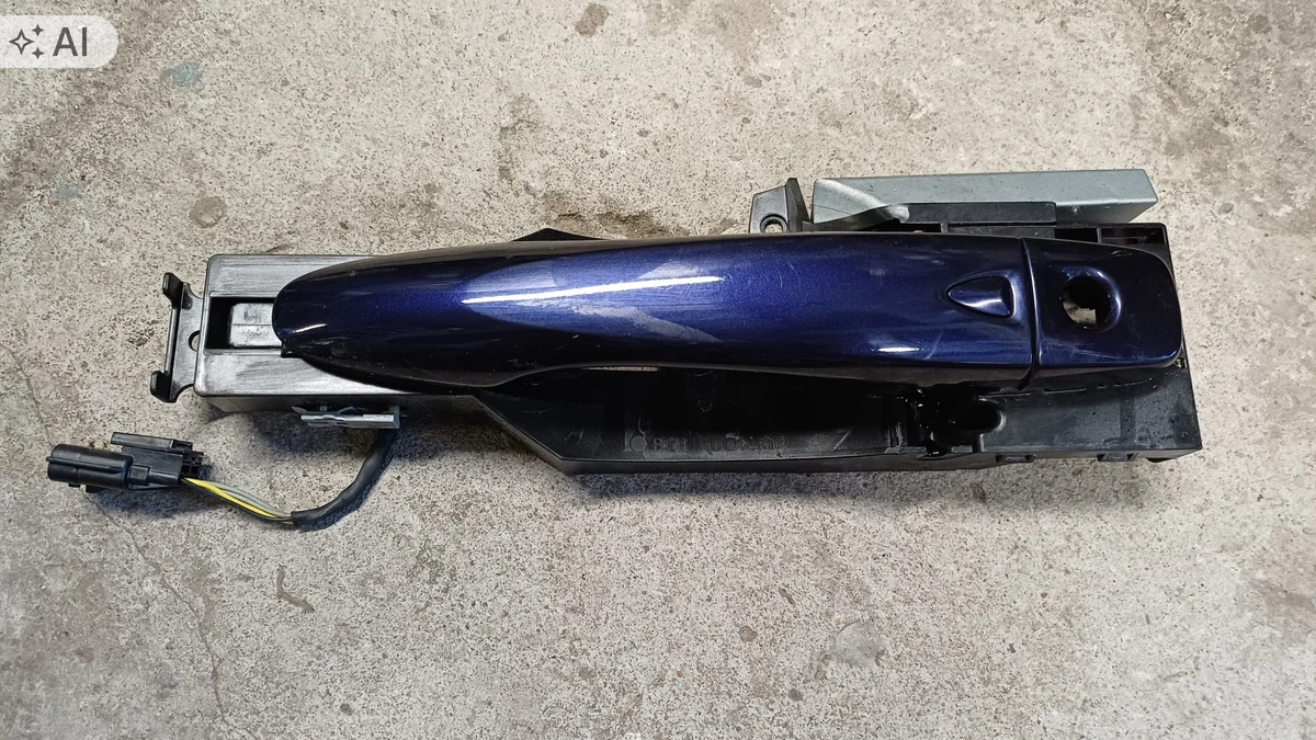 Nissan Pulsar Poignée de porte gauche avant