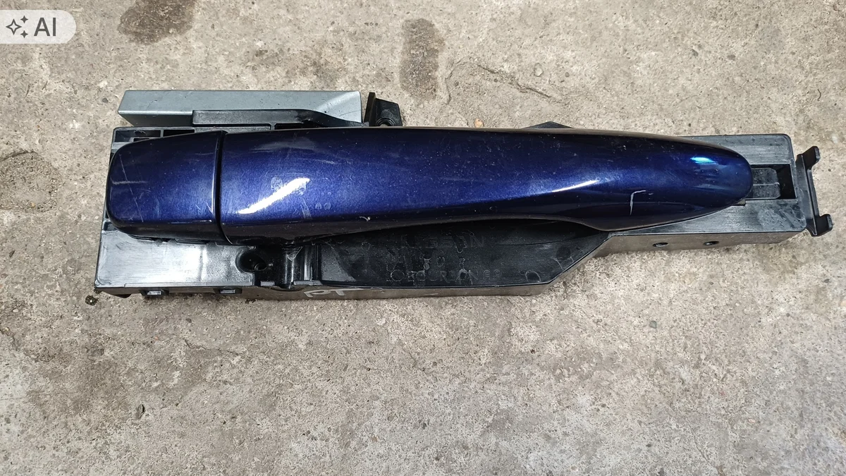 Nissan Pulsar takakahva, oikea takaovi