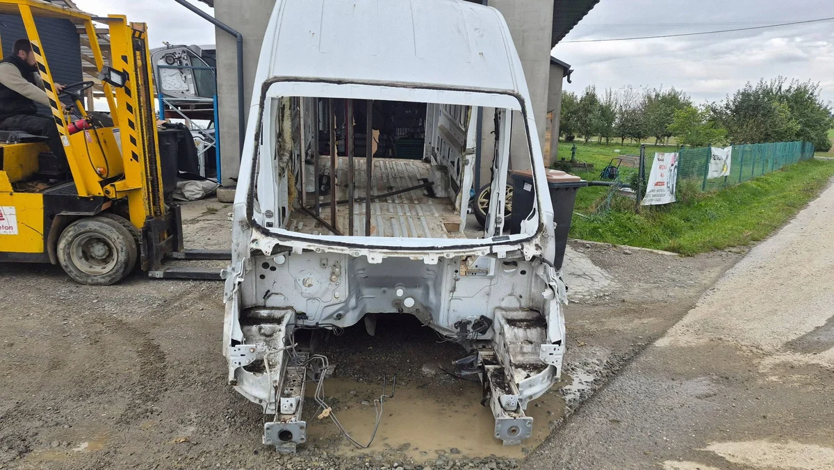 Ford Transit MK8 Front Quarter Panel Frame XRA9148 image 3