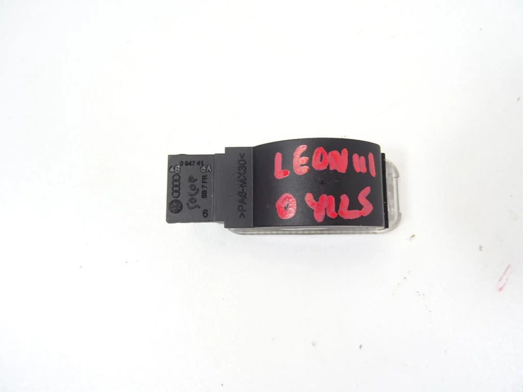 SEAT LEON III Lampe d'habitacle 4B0947416A image 4