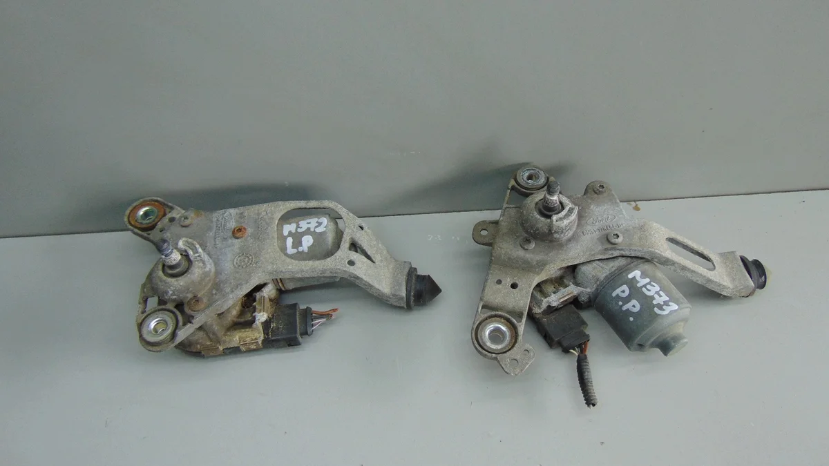 Motor vindrutetorkare höger fram Ford Focus MK3