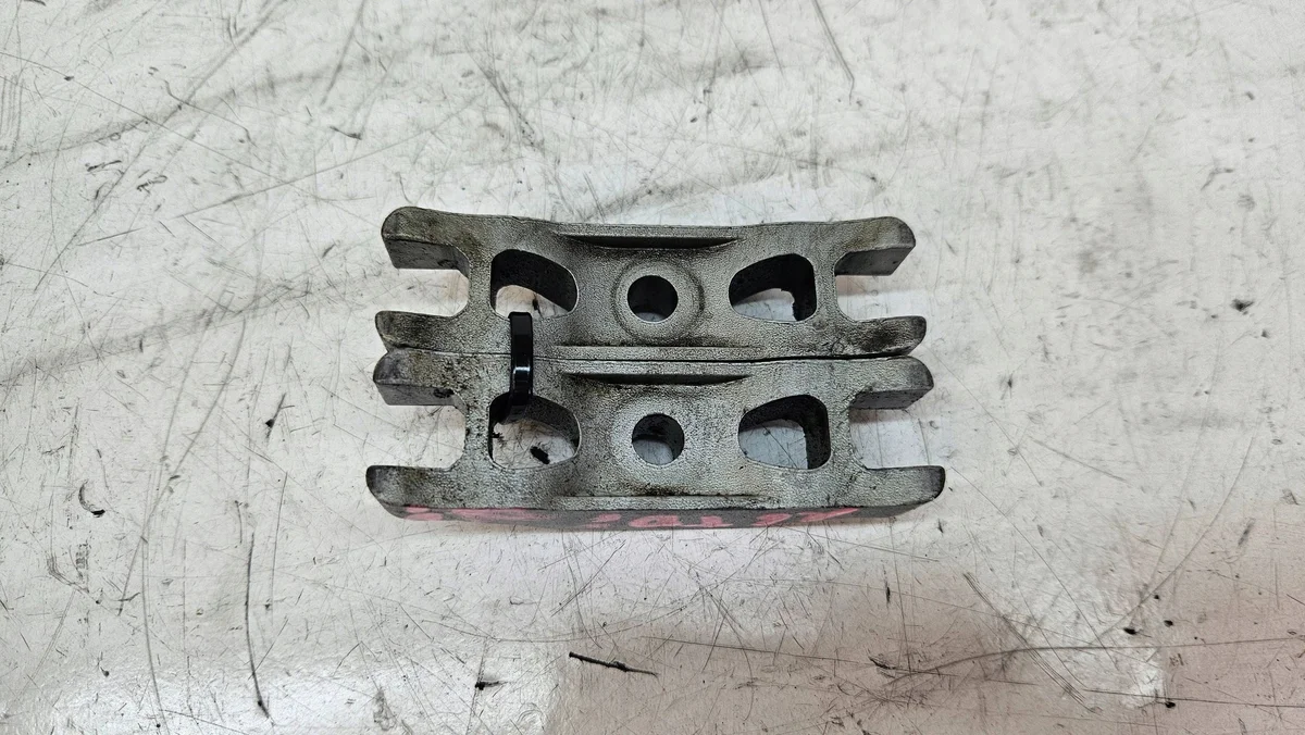 Halter Einspritzdüse VW Golf 6 03L216 image 4