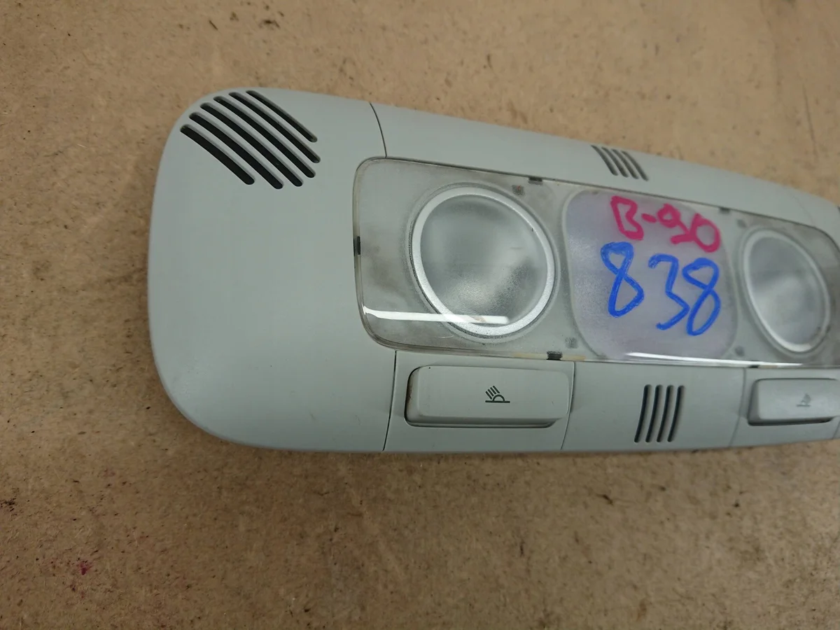 VW Touran 1T0 Licht für Sitz vorne gebraucht image 3