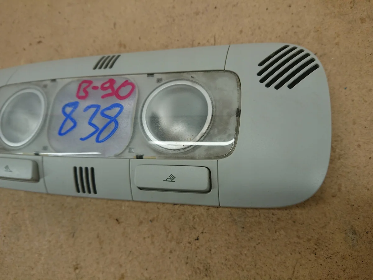 VW Touran 1T0 Licht für Sitz vorne gebraucht image 4