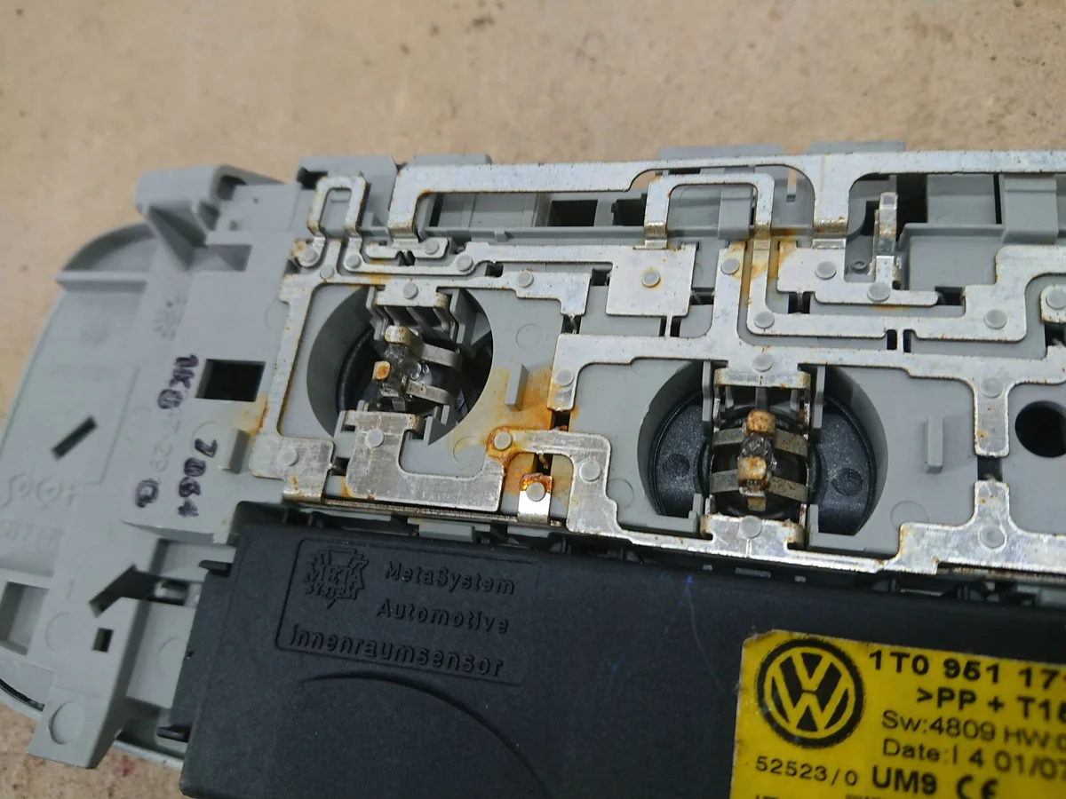 VW Touran 1T0 Licht für Sitz vorne gebraucht image 8