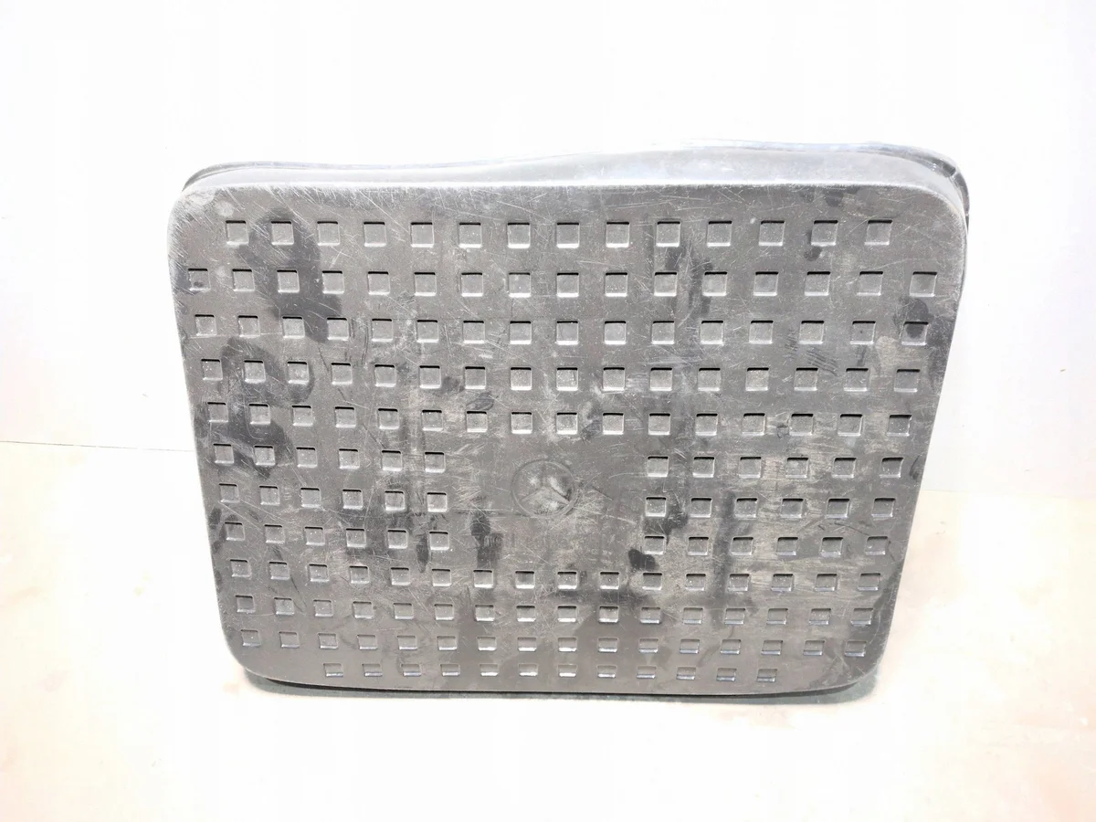 Mercedes W245 Kofferraummatte B66680027 image 3