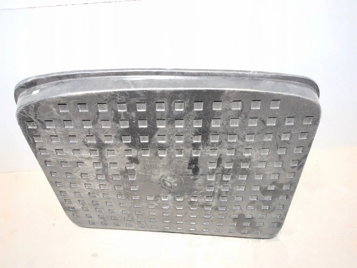 Mercedes W245 Kofferraummatte B66680027 image 4