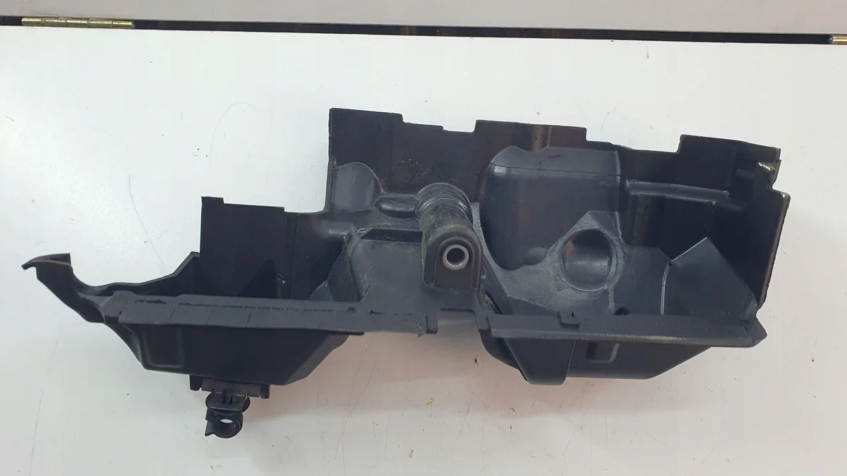 Nissan Qashqai J10 1.5 DCI Einspritzabdeckung image 3
