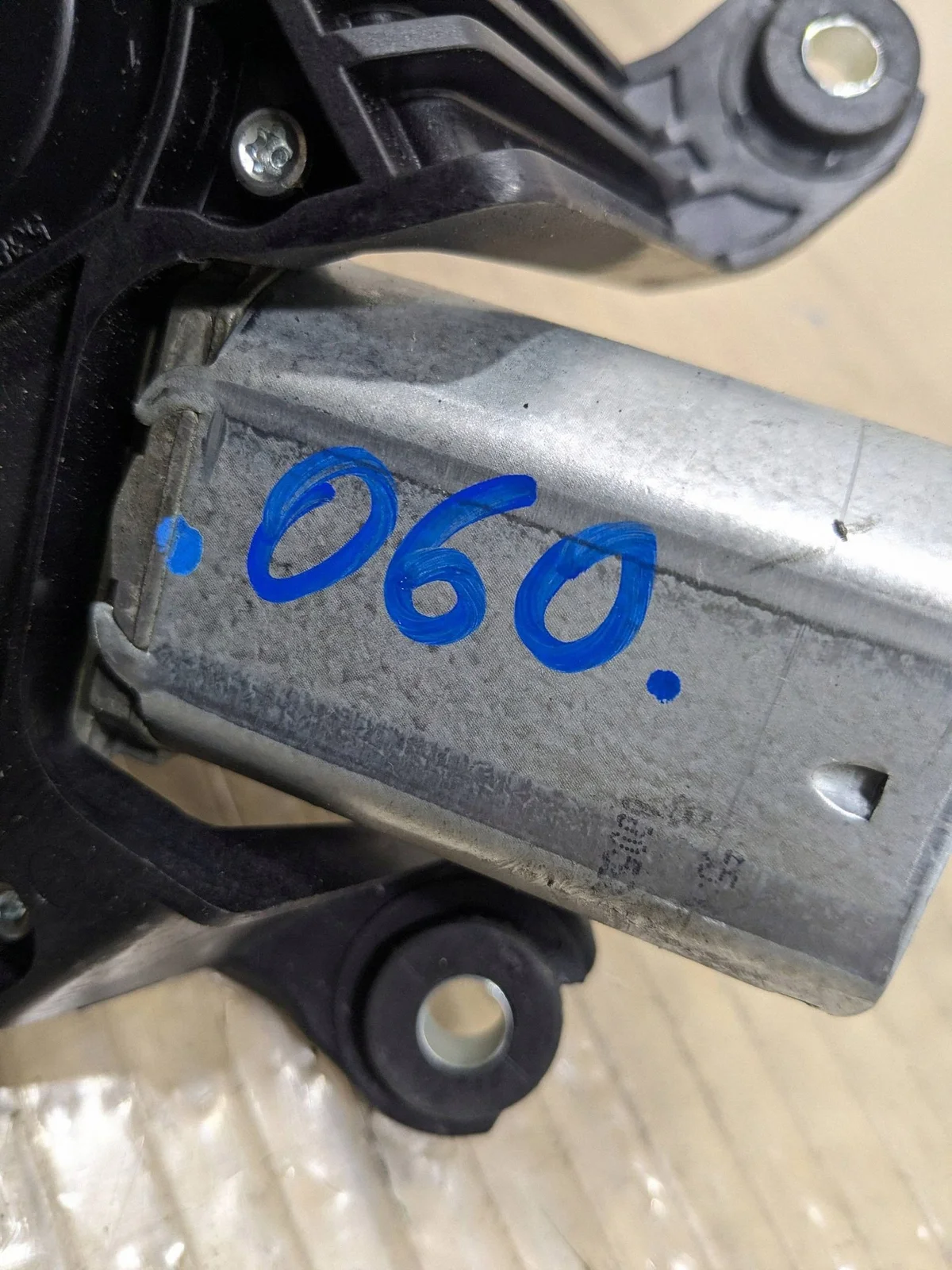 Motor Scheibenwischer hinten Toyota Yaris I 85130-0D010 image 4
