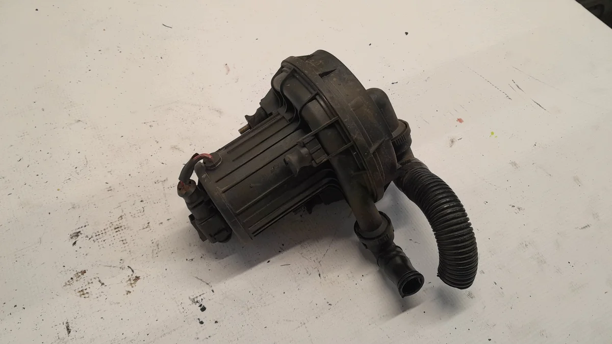 Pompe à air secondaire Skoda Octavia II 1.6 MPI