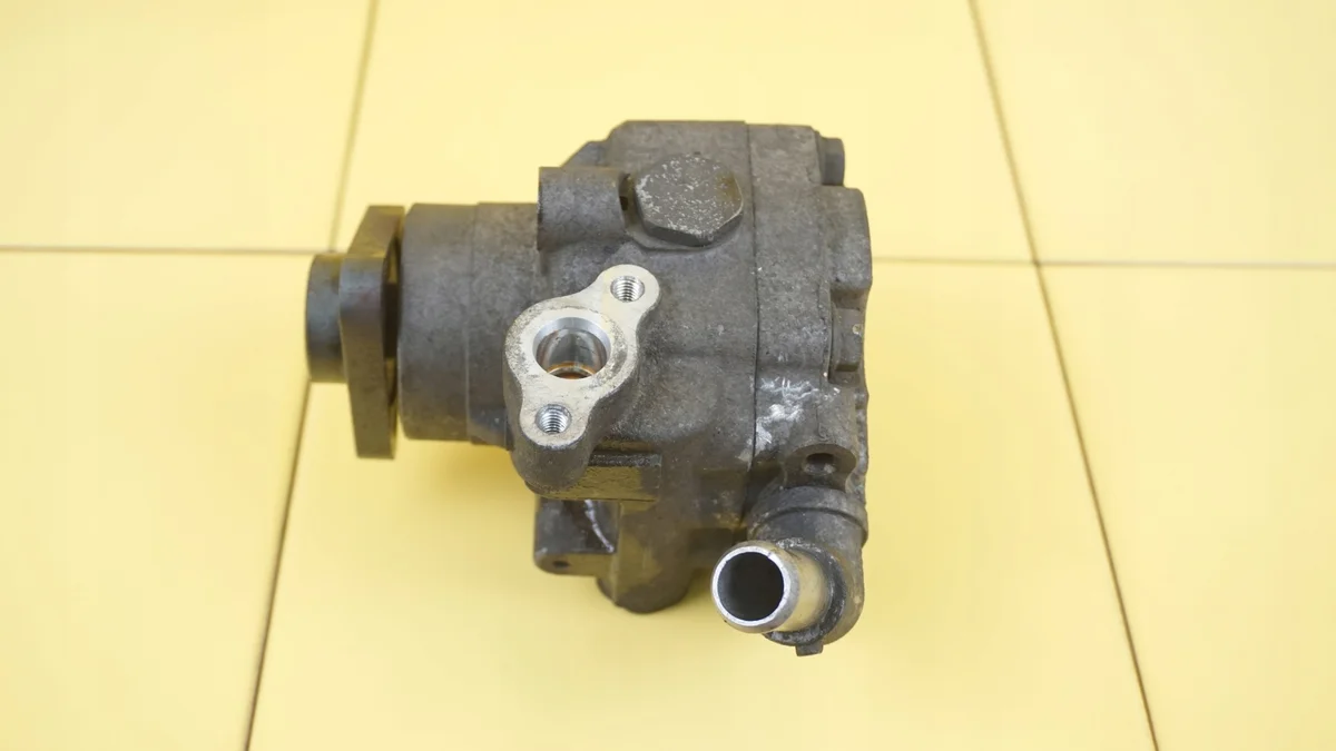 Ohjaustehostimen pumppu VW Amarok 2.0 TDI image 3