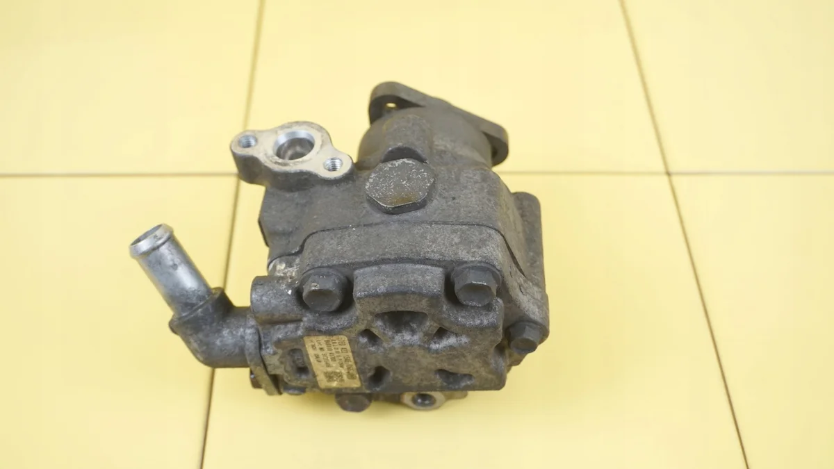 Ohjaustehostimen pumppu VW Amarok 2.0 TDI image 4