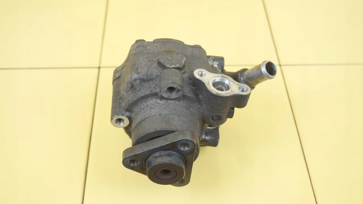 Ohjaustehostimen pumppu VW Amarok 2.0 TDI image 6