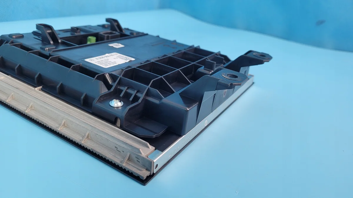 Mercedes W206 C200 Display A2069006514 image 8