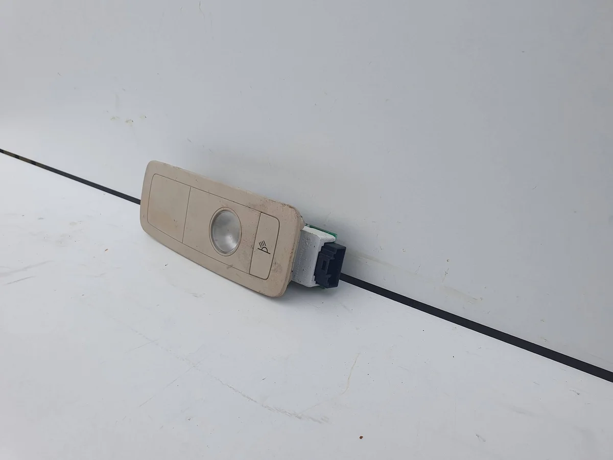Lampe d'éclairage siège VW Touareg II 7P6 image 4