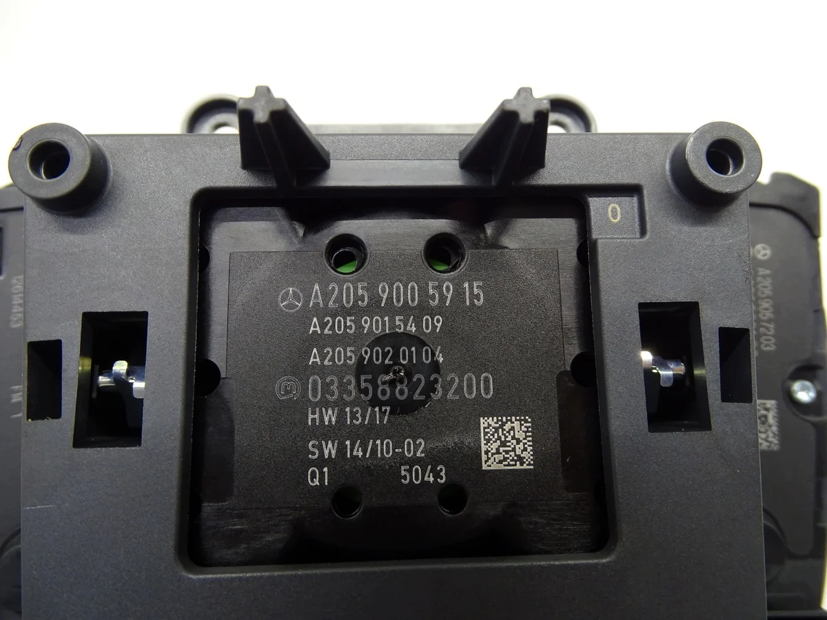 Mercedes C-Class W205 iDrive Controller Panel image 8