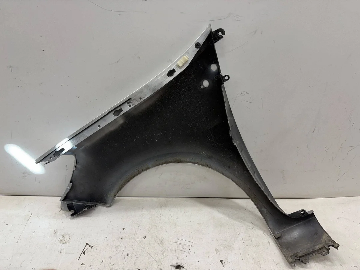 Renault Clio III Kotflügel Rechts Vorne OE image 5