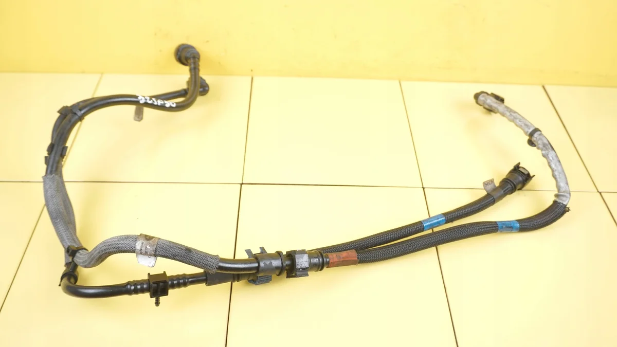 Land Rover Kraftstoffleitungen G4D3-9T518-BD gebraucht image 3