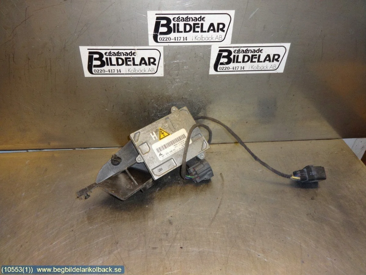 2006 Volvo V50 Light Module (LCM) 31213766