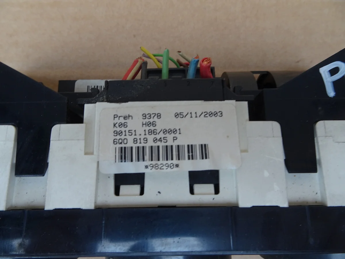 VW Polo 9N Panel Ventilazione 6Q0819045P image 3