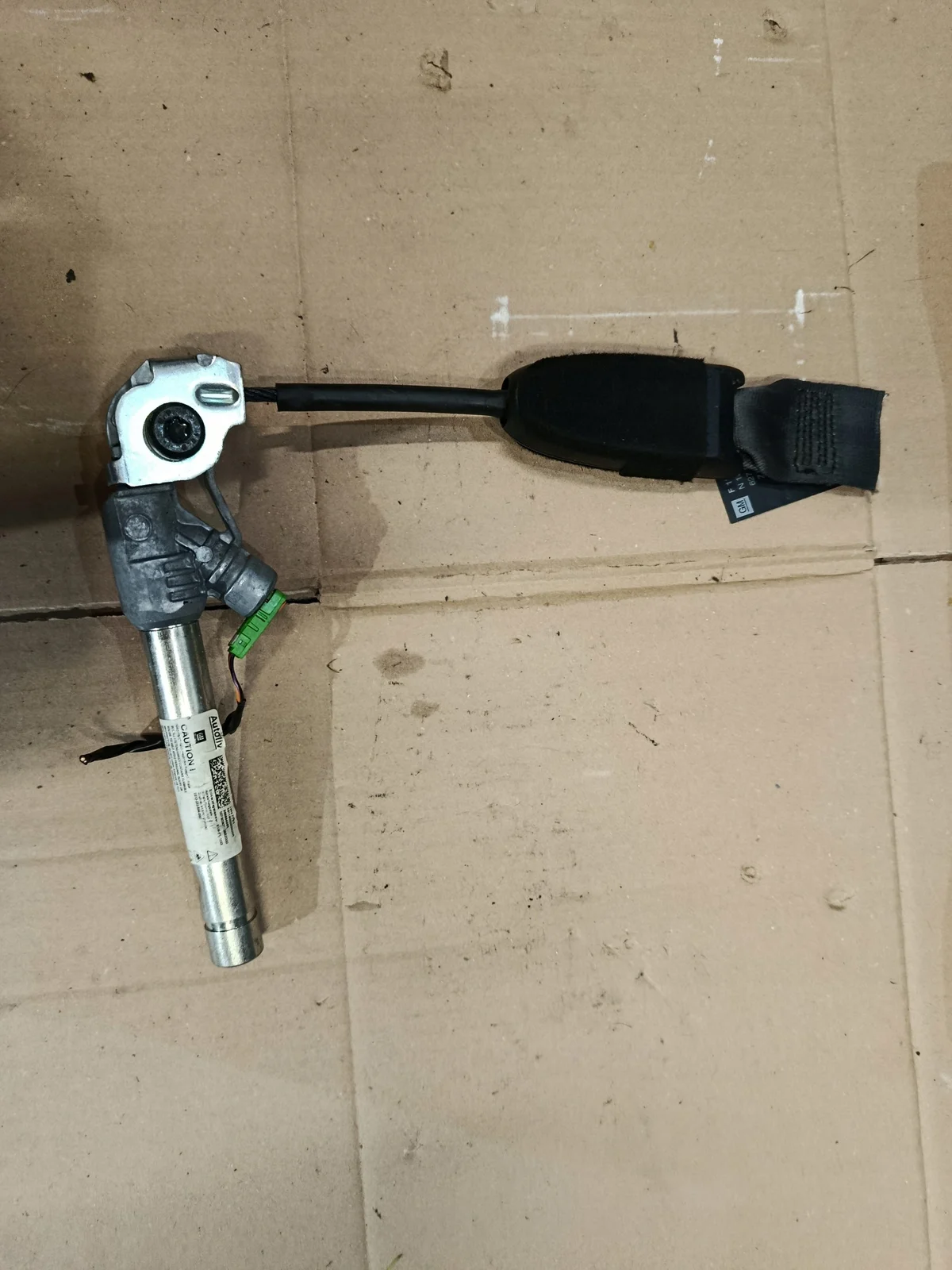 Opel Corsa E 13427751 - Trava Cinto Esquerda