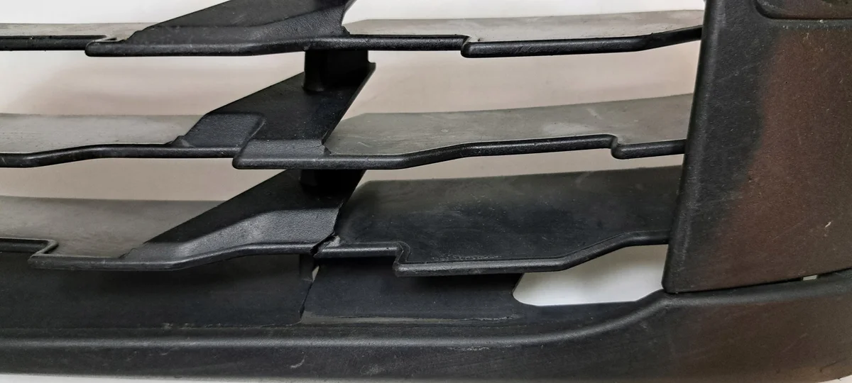 BMW X1 F48 Gitter Stoßstange Rechts Schwarz image 3