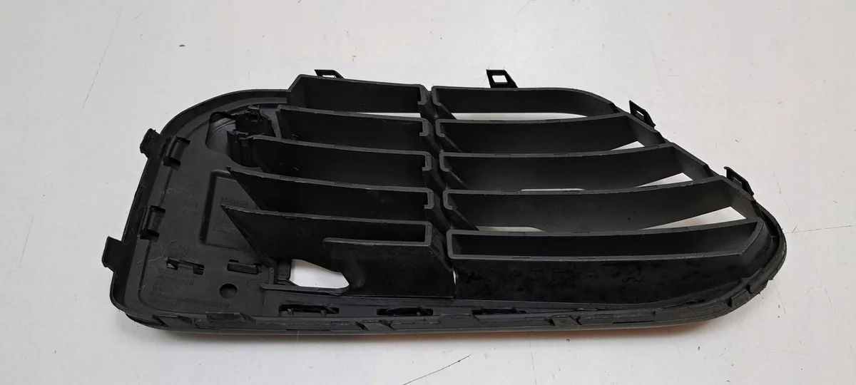 BMW X1 F48 Gitter Stoßstange Rechts Schwarz image 4