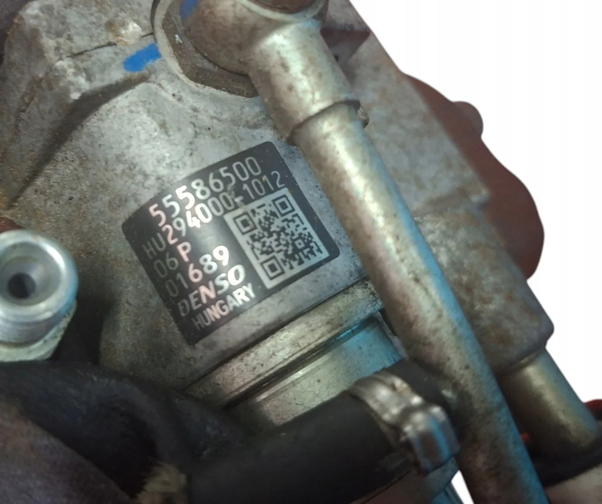 Opel Astra J 1.7 CDTI Einspritzpumpe 55586500 image 3