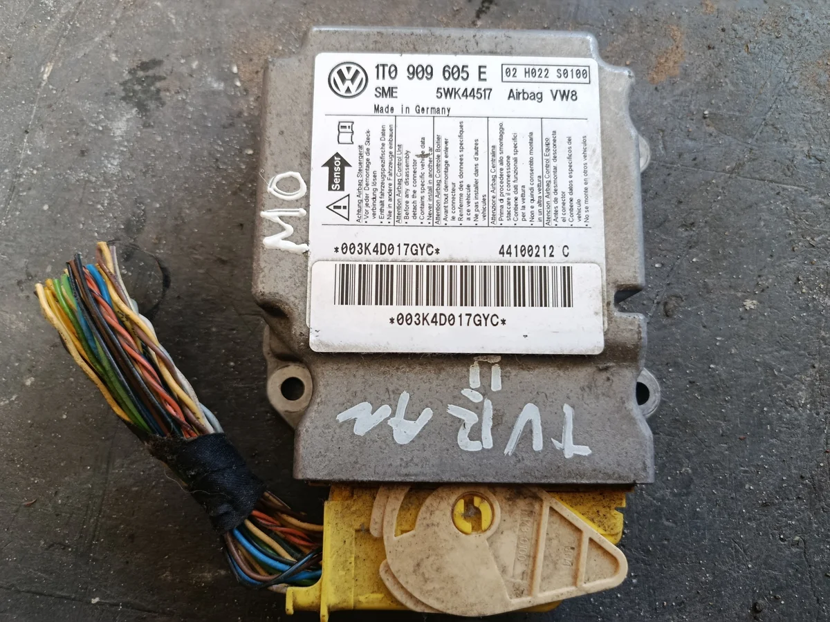VW Touran II Airbag-moduuli 1T0909605E