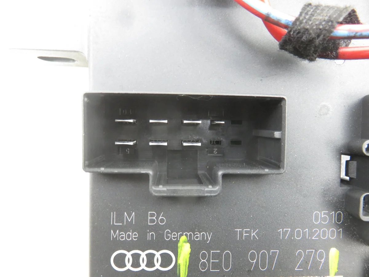 Audi A4 B6 8E0907279 - Controlador Luzes image 4