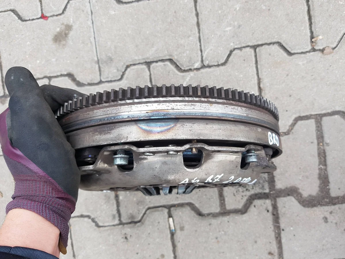 Audi A4 B7 2.0 TDI BRD volant moteur d'occasion image 3