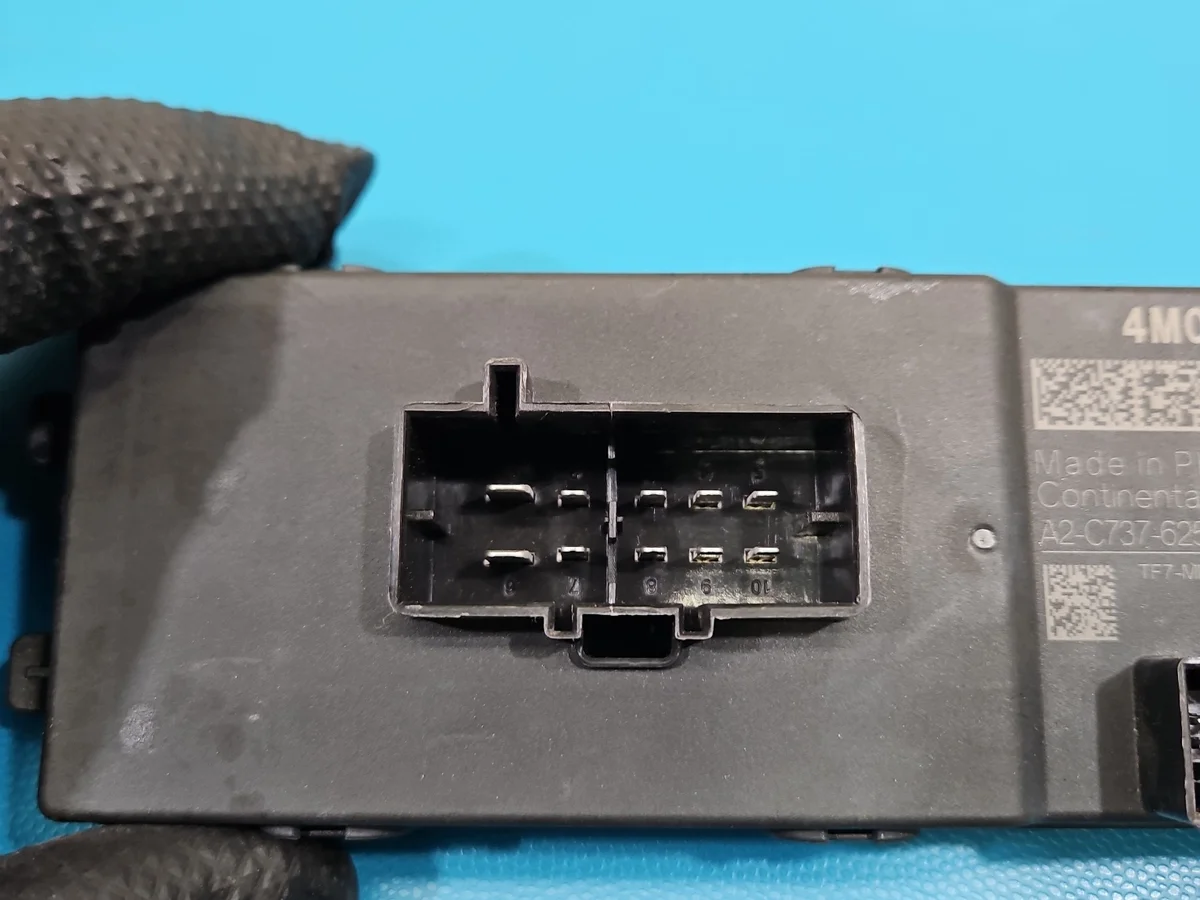 Trunk Lid Control Module Audi A4 B9 image 3