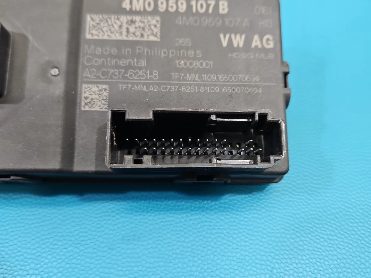 Trunk Lid Control Module Audi A4 B9 image 4