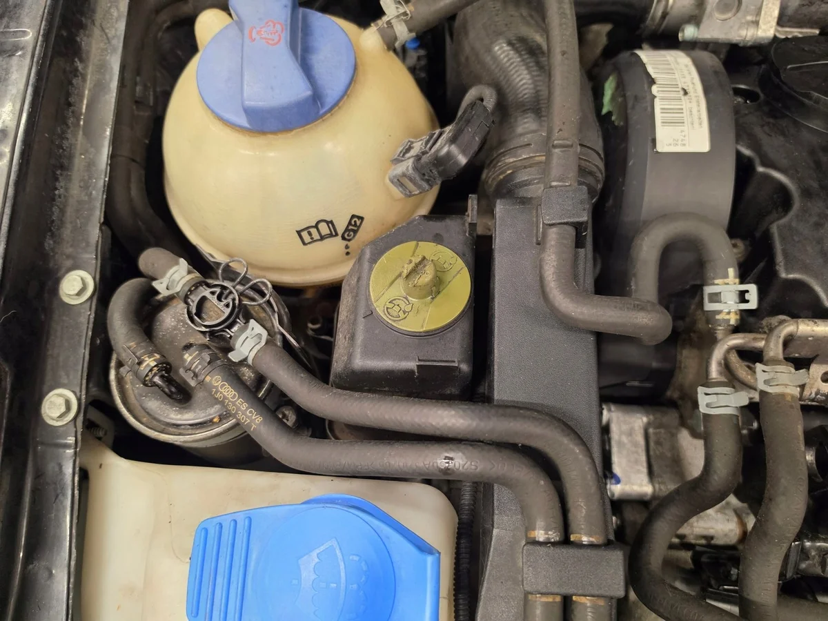 Kraftstofffiltergehäuse mit Leitungen 1.9 TDI