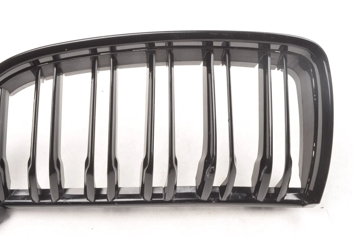 Griglia anteriore BMW E90 E91 usata image 3