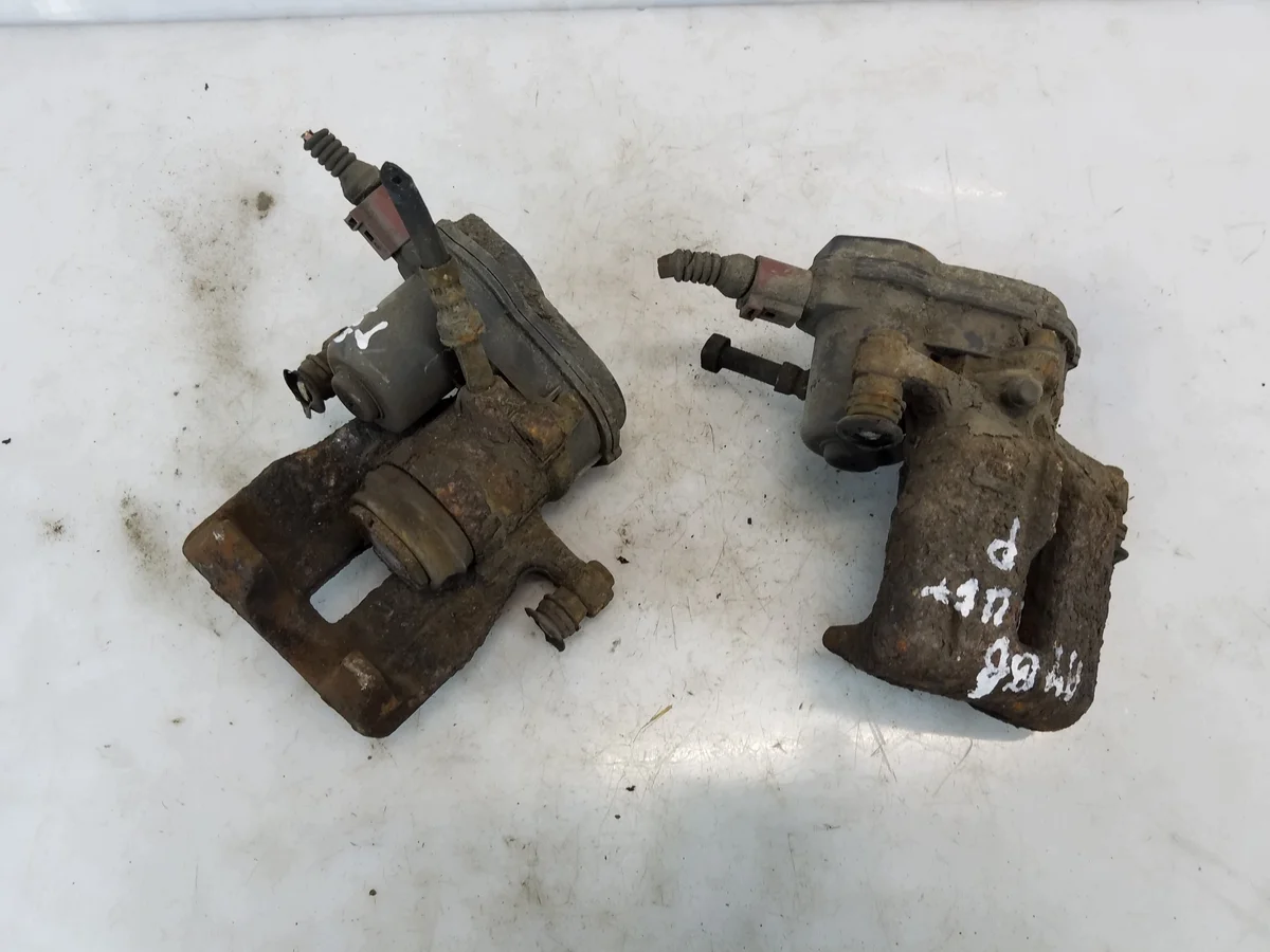 Jarrusatula Audi A4 B8 Takana Käytetty