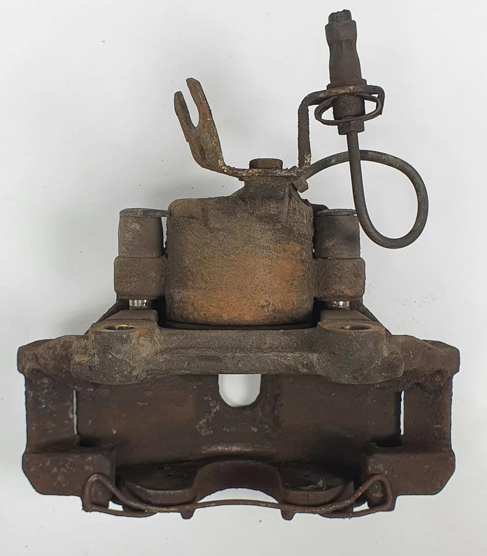Bremssattel vorne rechts Audi A6 C4 V6 image 4