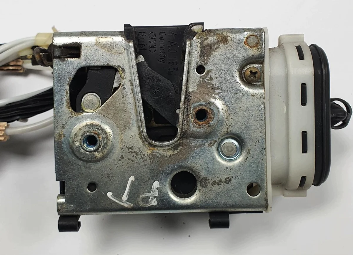 Slot voordeur rechts achter Audi A6 C4 4A0839016D image 4