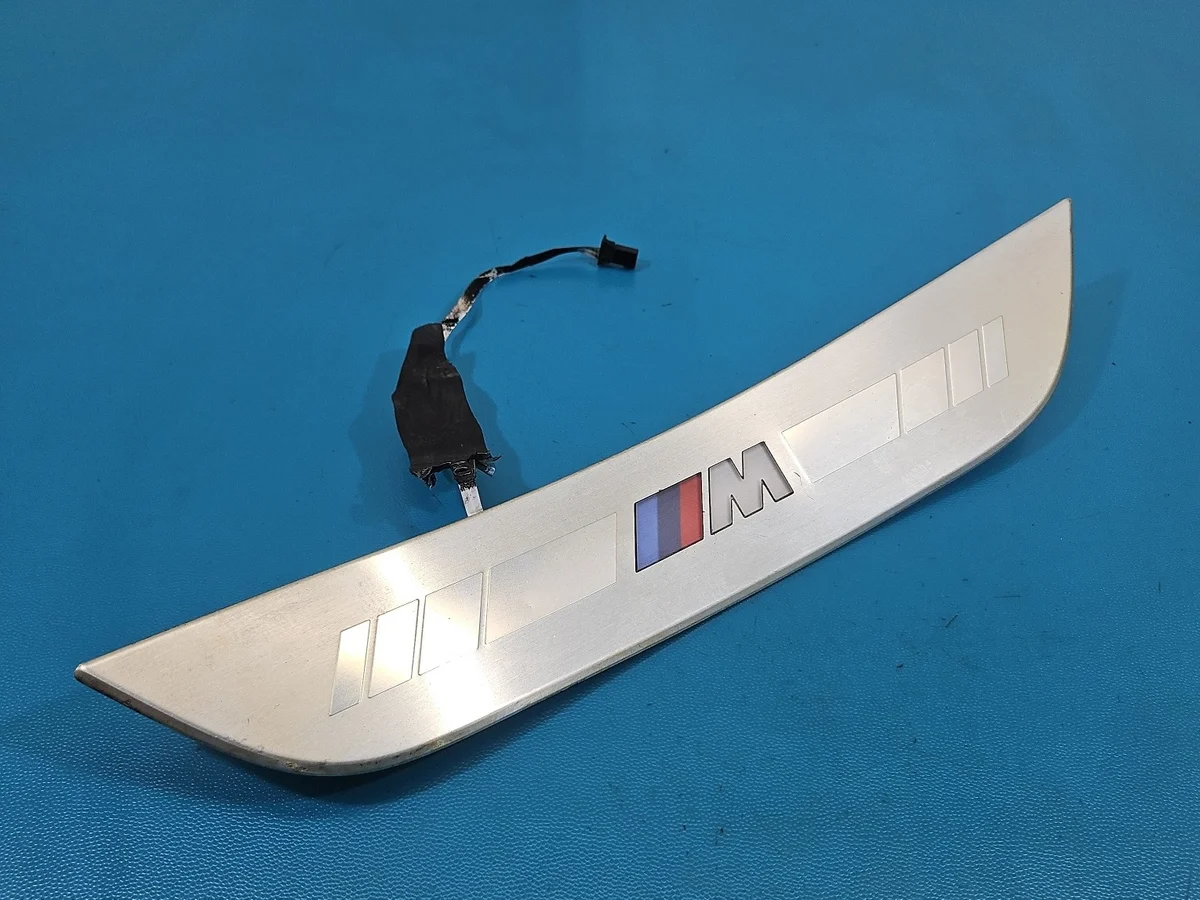 Dorpellijst BMW 8 G15 links achter