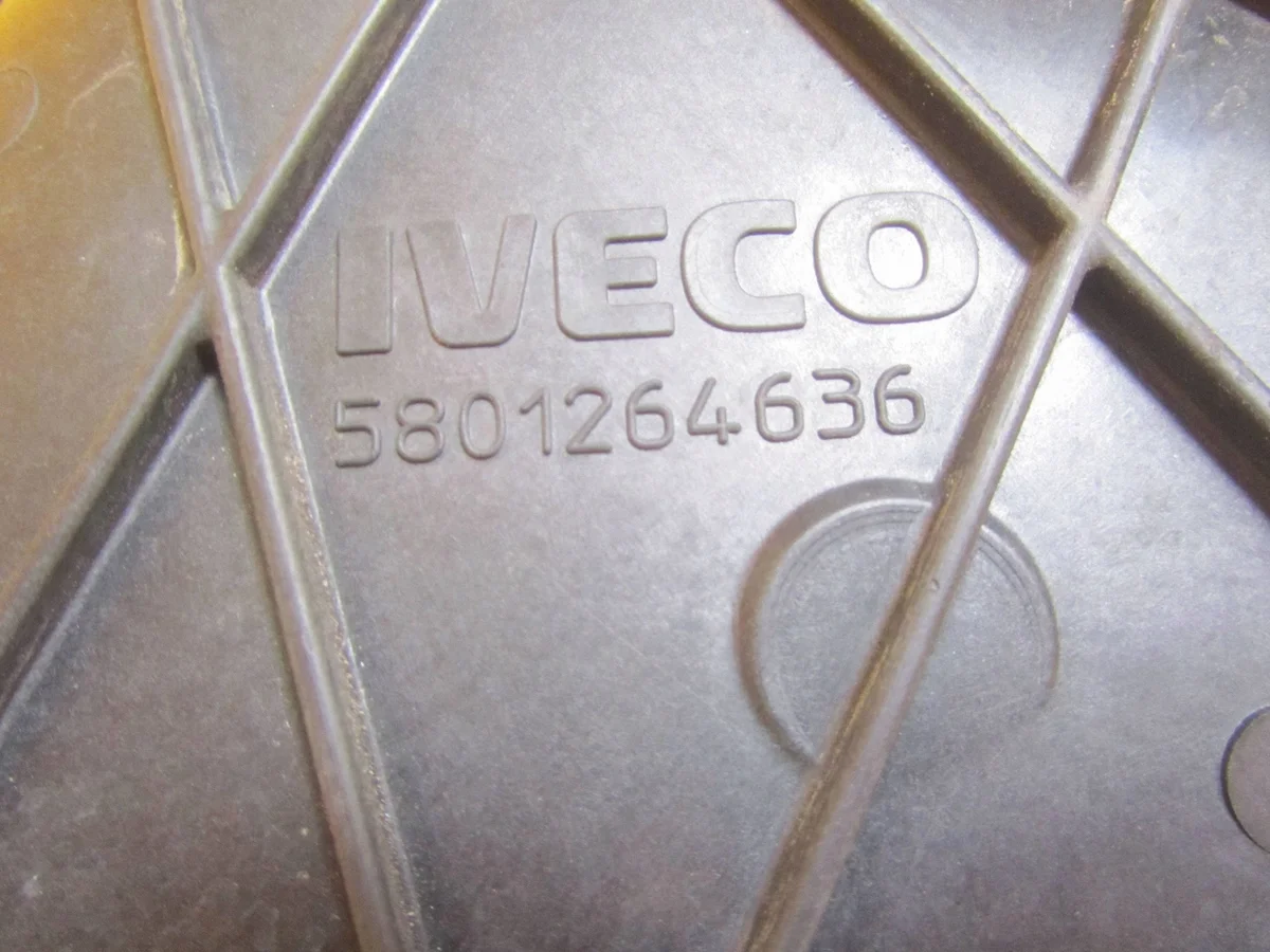 Iveco 5801264636 Lüftergehäuse gebraucht image 4