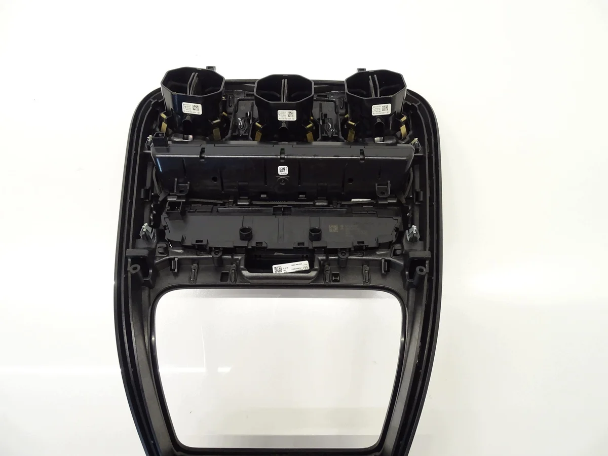 Console Mercedes W205 Tunnel Panel image 6