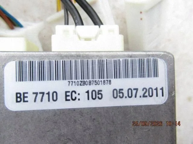Toyota OE 86840YY040 - Usato