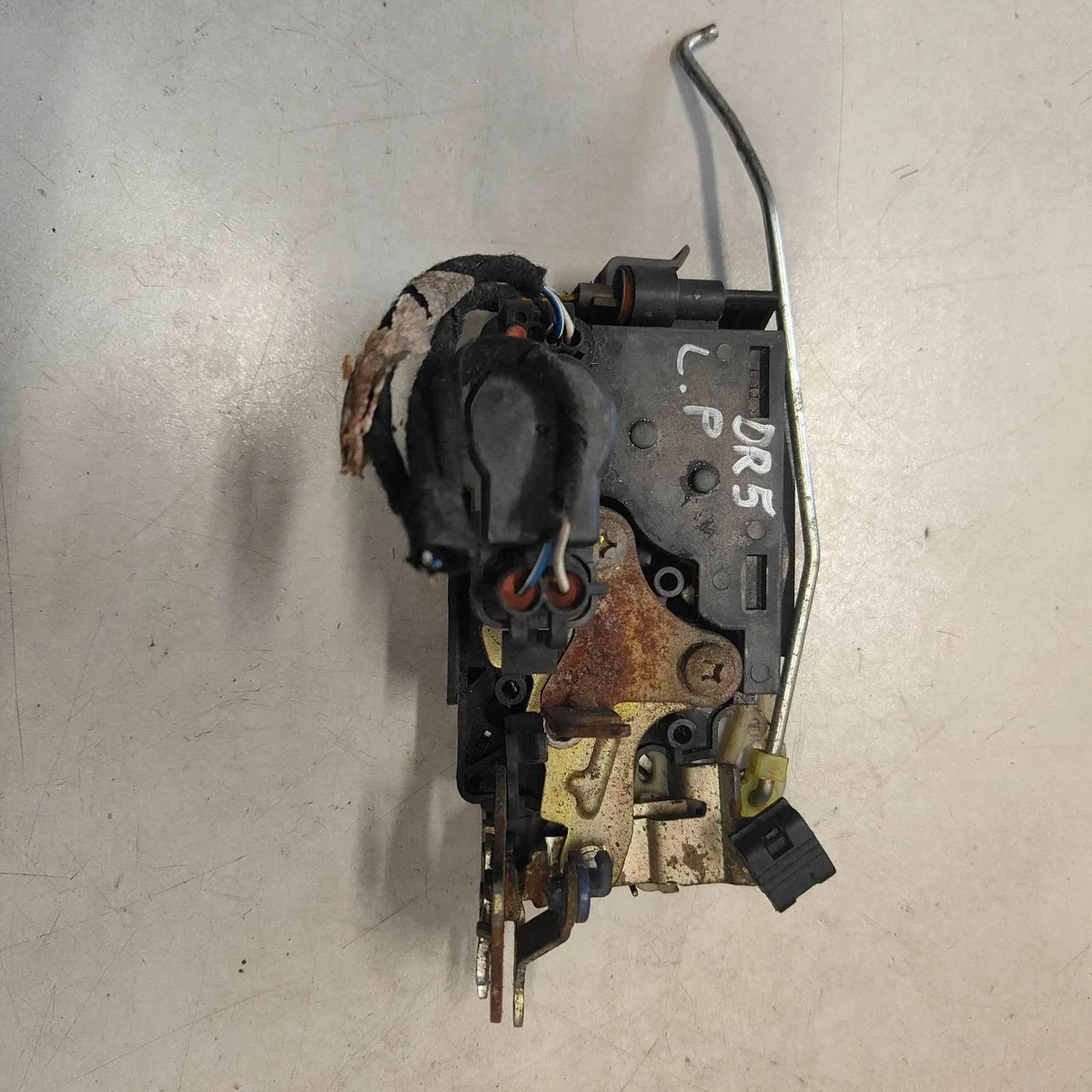 Dörrlås Vänster Fram DR AUTOMOBILES