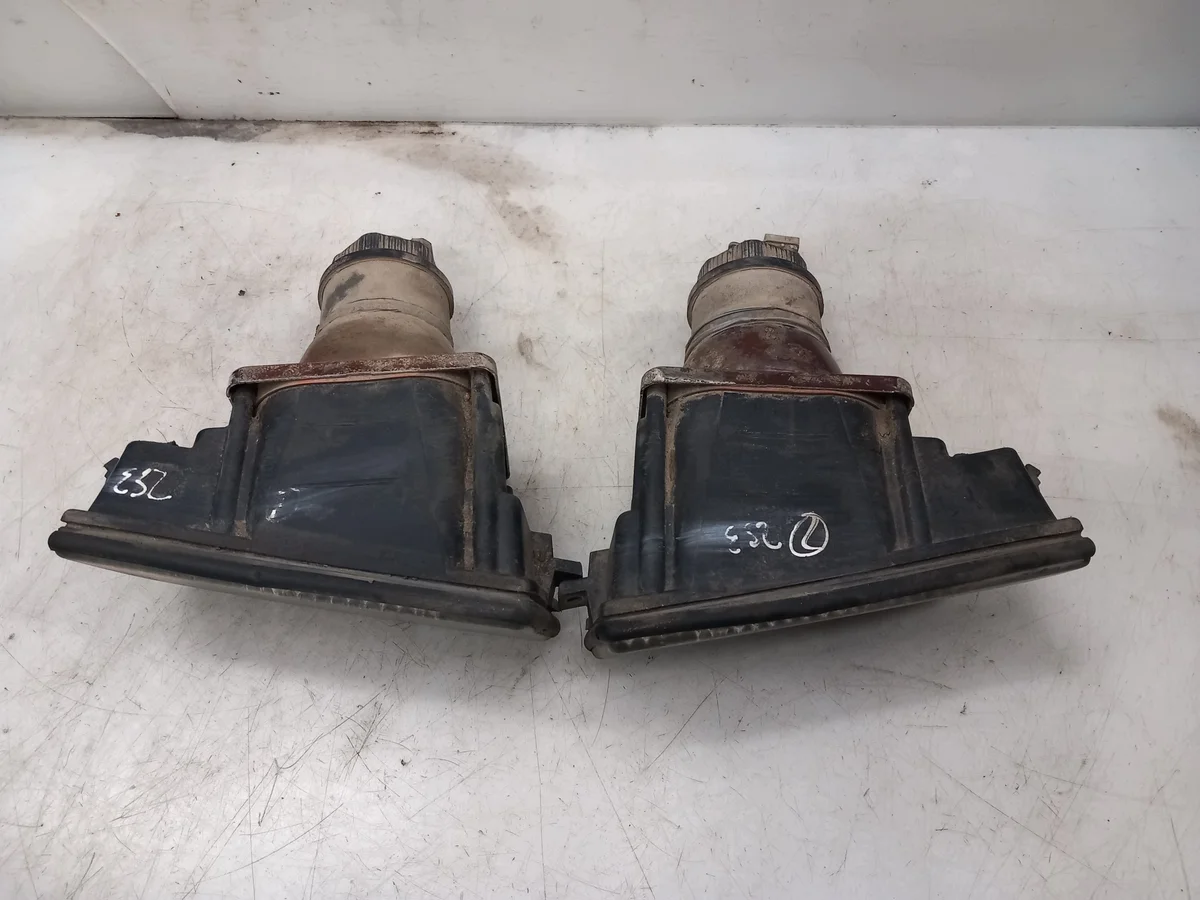 Dimljus vänster + höger BMW E32 Begagnad image 3