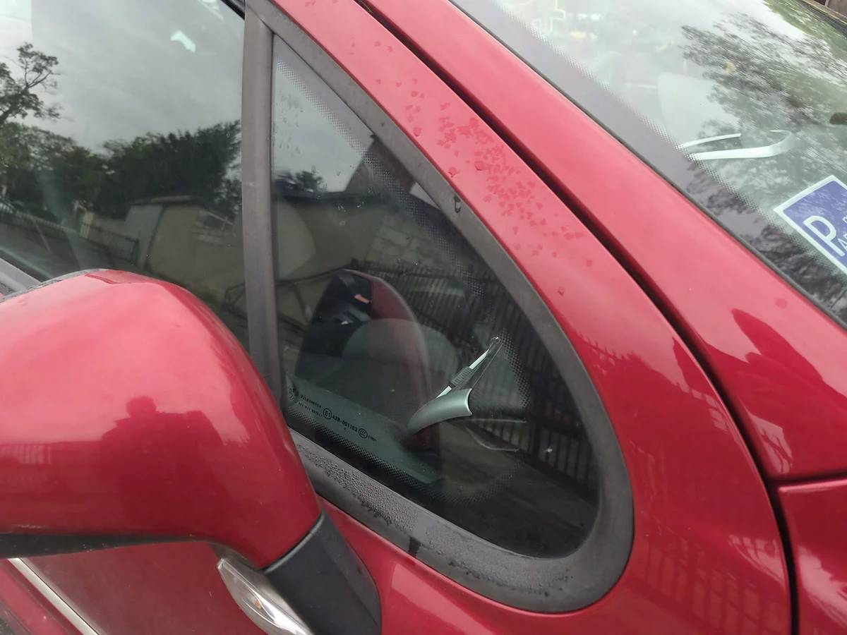 Peugeot 207 etuoven lasi oikea