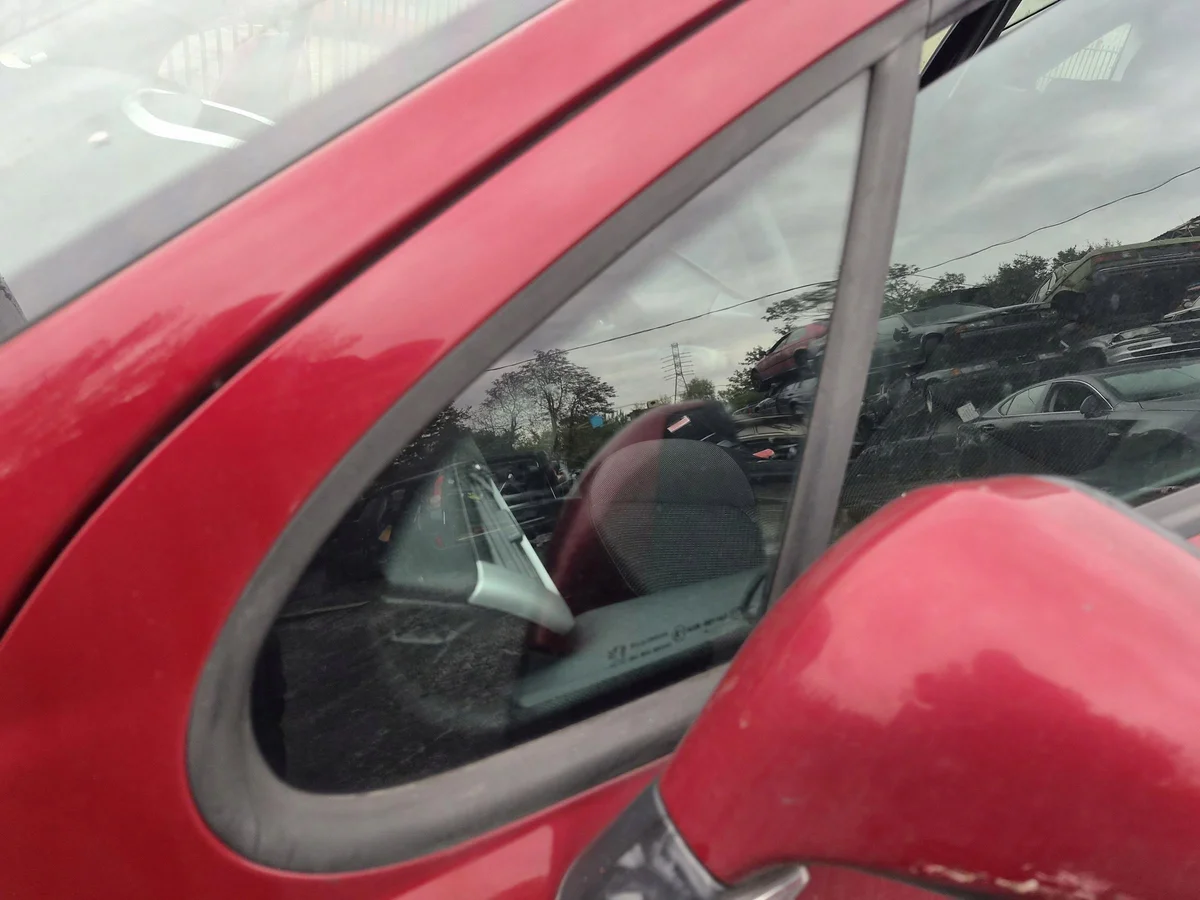 PEUGEOT 207 Vetro Triangolare Porta Anteriore Sinistra
