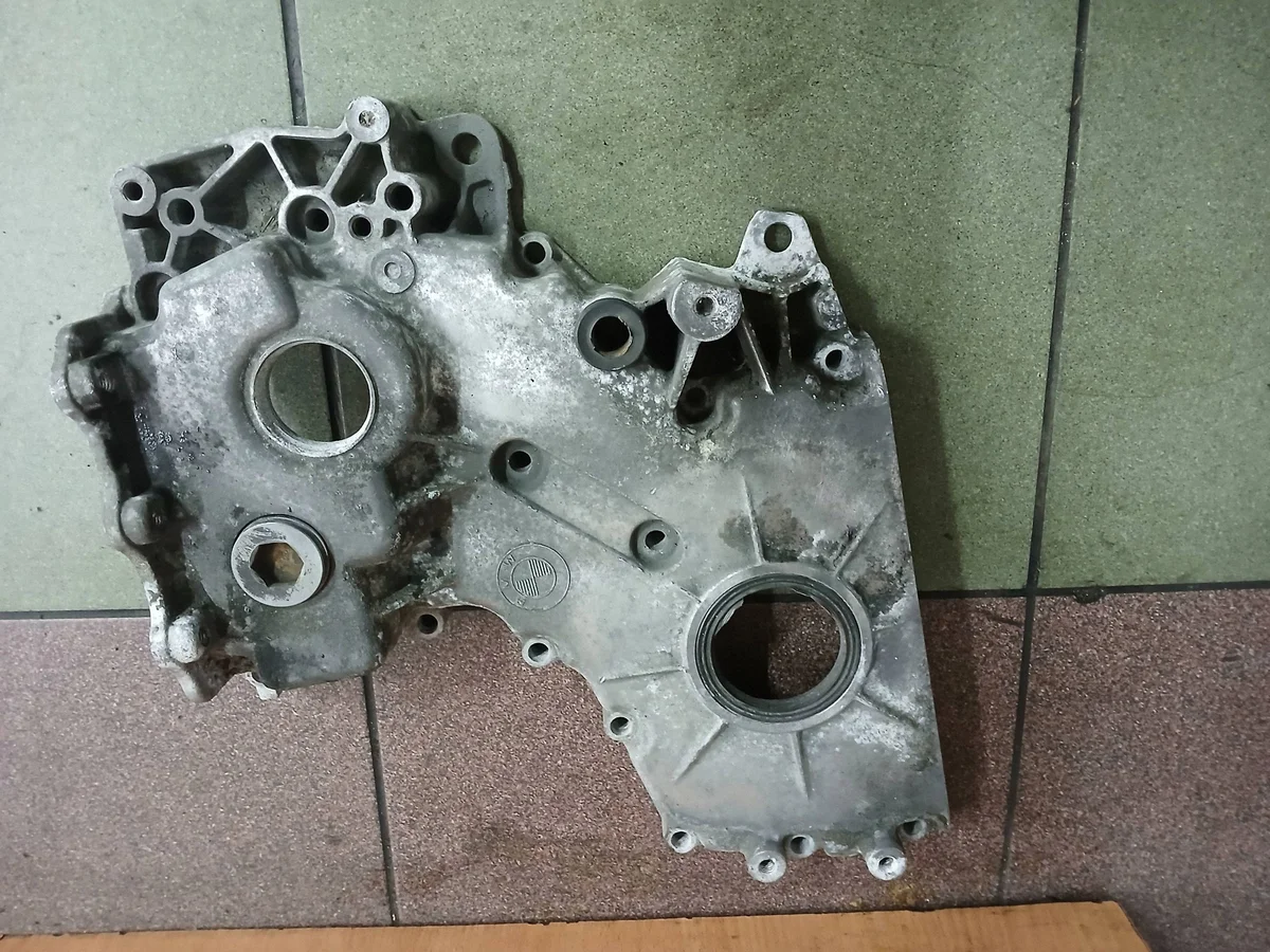BMW OE 2247285 Deksel Distributie